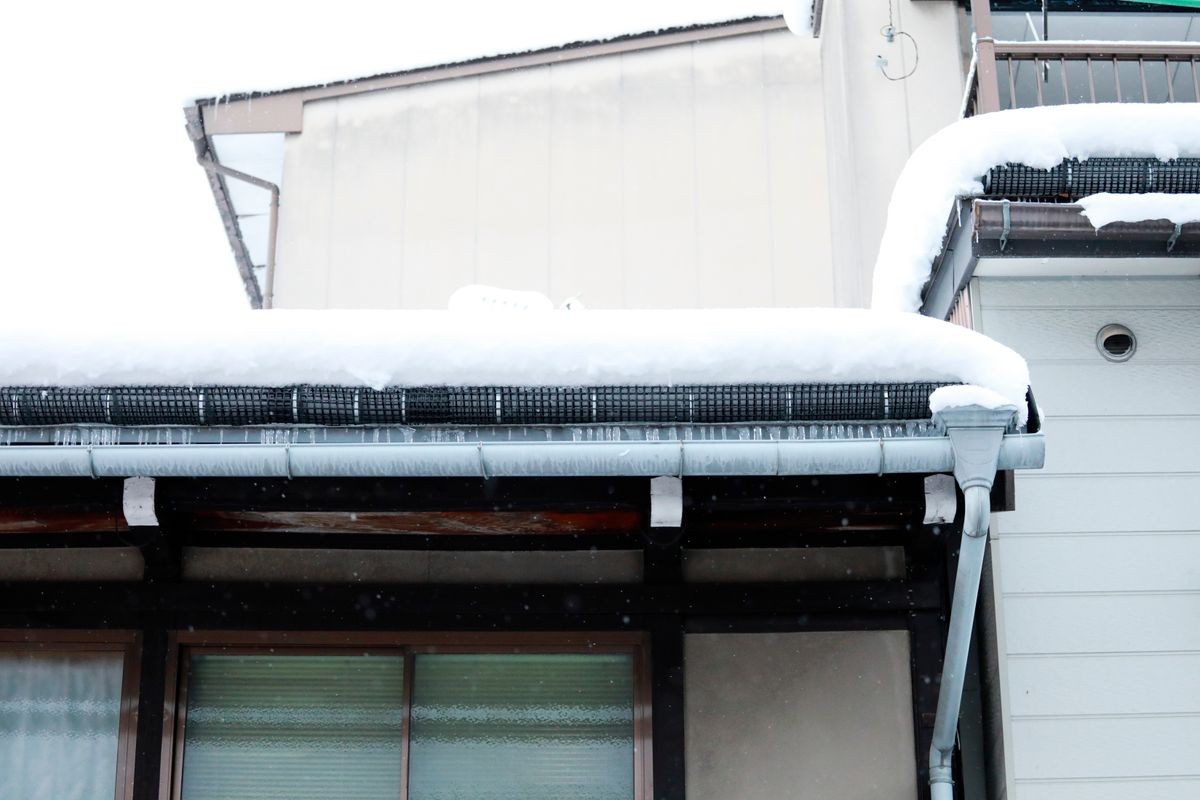 Gutter cover with snow